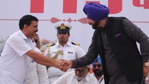 Delhi chief minister Arvind Kejriwal with Navjot Singh Sidhu during an event at Jalandhar, Punjab in September 2018.(Pardeep Pandit/HT Photo) Delhi chief minister Arvind Kejriwal with Navjot Singh Sidhu during an event at Jalandhar, Punjab in September 2018.(Pardeep Pandit/HT Photo)