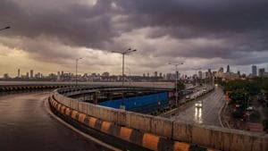 When a cyclone passes, it leaves a lot of moisture over land - relative humidity levels at 8.30am stood at 92% in Colaba and 87% in Santacruz.(PTI) When a cyclone passes, it leaves a lot of moisture over land - relative humidity levels at 8.30am stood at 92% in Colaba and 87% in Santacruz.(PTI)