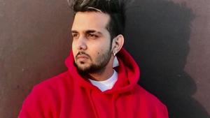 The latest offering from Avvy’s music stable is the song “Ehna Chauni Aa”, sung by the multi-talented Jassie Gill. The latest offering from Avvy’s music stable is the song “Ehna Chauni Aa”, sung by the multi-talented Jassie Gill.