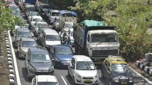 The traffic flow has increased on the Western Express Highway (WEH), which stretches from the suburban Dahisar to Bandra.(Satyabrata Tripathy/HT Photo) The traffic flow has increased on the Western Express Highway (WEH), which stretches from the suburban Dahisar to Bandra.(Satyabrata Tripathy/HT Photo)