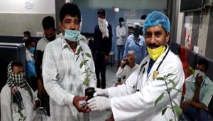 On World Environment Day this doctor from Moradabad gave plants to his patients.(ANI) On World Environment Day this doctor from Moradabad gave plants to his patients.(ANI)