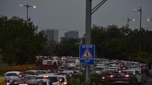 Heavy Traffic jam during checking on Delhi-Noida Border at Sector 14A, during lockdown, in New Delhi.(Virendra Singh Gosain/HT PHOTO) Heavy Traffic jam during checking on Delhi-Noida Border at Sector 14A, during lockdown, in New Delhi.(Virendra Singh Gosain/HT PHOTO)
