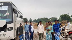 A bus is standing in Purnia’s village to ferry the migrant workers back.(HT photo) A bus is standing in Purnia’s village to ferry the migrant workers back.(HT photo)