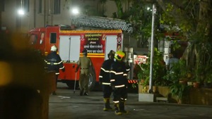 Mumbai Fire Brigade is yet to identify the source of the foul smell(HT Photo) Mumbai Fire Brigade is yet to identify the source of the foul smell(HT Photo)