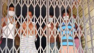 Migrants labourers on their 24th day at a quarantine centre at Baghmara in Dhanbad on Sunday.(Chandan Paul/HT PHOTO) Migrants labourers on their 24th day at a quarantine centre at Baghmara in Dhanbad on Sunday.(Chandan Paul/HT PHOTO)