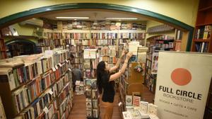 Full Circle Bookstore in Khan Market is now closing shop, leaving behind a 20-year old legacy.(PHOTO: Burhaan Kinu/HT) Full Circle Bookstore in Khan Market is now closing shop, leaving behind a 20-year old legacy.(PHOTO: Burhaan Kinu/HT)