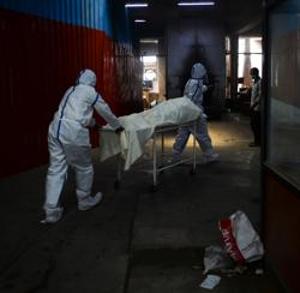 As per the guidelines of Punjab government, a body management committee was to be formed in state GMCs to handle bodies of covid-19 victims, but no such committee was formed at the Amritsar GMCH, the staff has claimed.(AFP) As per the guidelines of Punjab government, a body management committee was to be formed in state GMCs to handle bodies of covid-19 victims, but no such committee was formed at the Amritsar GMCH, the staff has claimed.(AFP)