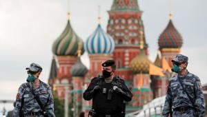 Russian law enforcement officers wearing protective face masks, used as a preventive measure against the spread of the coronavirus disease (COVID-19), walk at the annual Red Square Book Fair in central Moscow, Russia June 6, 2020. REUTERS/Shamil Zhumatov(REUTERS) Russian law enforcement officers wearing protective face masks, used as a preventive measure against the spread of the coronavirus disease (COVID-19), walk at the annual Red Square Book Fair in central Moscow, Russia June 6, 2020. REUTERS/Shamil Zhumatov(REUTERS)