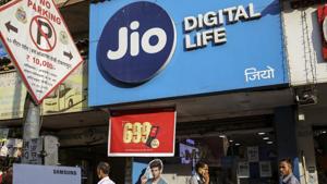 With this investment, Jio Platforms has raised ₹97,885.65 crore from seven marquee global investors.(Bloomberg) With this investment, Jio Platforms has raised ₹97,885.65 crore from seven marquee global investors.(Bloomberg)