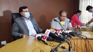 HPBOSE 10th Result 2020 Live Updates: Chairperson Suresh Kumar Soni (in blazer) addressing press conference(Naresh Thakur) HPBOSE 10th Result 2020 Live Updates: Chairperson Suresh Kumar Soni (in blazer) addressing press conference(Naresh Thakur)
