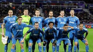 Juventus players pose for a team group photo before the match.(REUTERS) Juventus players pose for a team group photo before the match.(REUTERS)
