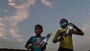Children and women were seen clanging utensils on their roof.(PTI Photo) Children and women were seen clanging utensils on their roof.(PTI Photo)