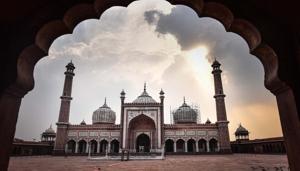 The deserted Jama Masjid complex with authorities contemplating closing it to the public due to rising coronavirus cases in New Delhi on Wednesday.(Sanchit Khanna/HT PHOTO) The deserted Jama Masjid complex with authorities contemplating closing it to the public due to rising coronavirus cases in New Delhi on Wednesday.(Sanchit Khanna/HT PHOTO)