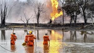 National Disaster Response Team (NDRF) personnel carry out search and rescue operations after two firemen of Oil India Limited went missing since an oil well at the company’s Baghjan oilfield exploded in Assam’s Tinsukia district on Wednesday.(PTI) National Disaster Response Team (NDRF) personnel carry out search and rescue operations after two firemen of Oil India Limited went missing since an oil well at the company’s Baghjan oilfield exploded in Assam’s Tinsukia district on Wednesday.(PTI)