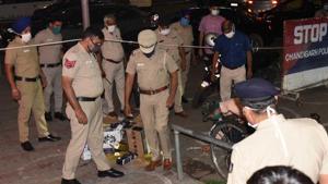 Chandigarh police at the scene of the firing at a liquor shop in Sector 9 in Chandigarh on June 2.(HT Photo) Chandigarh police at the scene of the firing at a liquor shop in Sector 9 in Chandigarh on June 2.(HT Photo)
