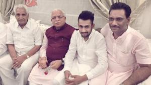 The accused Amit Kumar (second from right) and his father Jagmohan Lal Kumar (extreme right) seen with Haryana chief minister Manohar Lal Khattar.(SOURCED) The accused Amit Kumar (second from right) and his father Jagmohan Lal Kumar (extreme right) seen with Haryana chief minister Manohar Lal Khattar.(SOURCED)