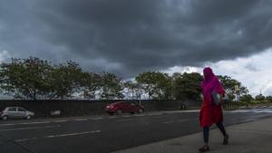 Dark rain clouds in the sky at Ghatkopar in Mumbai. Monsoon entered the state on June 11 covering parts of south Konkan, south central Maharashtra and parts of Marathwada.(Pratik Chorge/HT Photo) Dark rain clouds in the sky at Ghatkopar in Mumbai. Monsoon entered the state on June 11 covering parts of south Konkan, south central Maharashtra and parts of Marathwada.(Pratik Chorge/HT Photo)