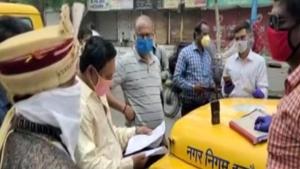 The fine comprised Rs 1,100 for not maintaining social distance and Rs 1,000 for not wearing masks, Gangrade said.(ANI PHOTO.) The fine comprised Rs 1,100 for not maintaining social distance and Rs 1,000 for not wearing masks, Gangrade said.(ANI PHOTO.)