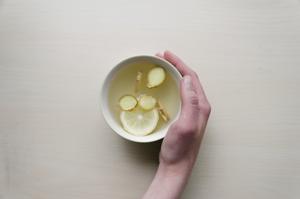 For one day detox, you can start the day with lemon water, in warm water. The pectin from the lemon supports digestion, assisting to make lemon a phenomenal detoxifying food.(Unsplash) For one day detox, you can start the day with lemon water, in warm water. The pectin from the lemon supports digestion, assisting to make lemon a phenomenal detoxifying food.(Unsplash)