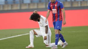 Real Madrid's Marcelo takes a knee as he celebrates his goal during the Spanish La Liga soccer match between Real Madrid and Eibar at Alfredo di Stefano stadium in Madrid, Spain, Sunday, June 14, 2020. (AP Photo/Bernat Armangue)(AP) Real Madrid's Marcelo takes a knee as he celebrates his goal during the Spanish La Liga soccer match between Real Madrid and Eibar at Alfredo di Stefano stadium in Madrid, Spain, Sunday, June 14, 2020. (AP Photo/Bernat Armangue)(AP)