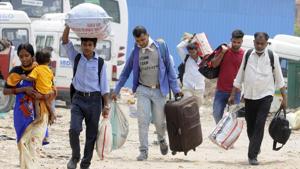 The number of migrants returning to Bihar, Jharkhand, Uttar Pradesh and Madhya Padesh has been steadily falling over the last few days.(Sunil Ghosh/HT Photo) The number of migrants returning to Bihar, Jharkhand, Uttar Pradesh and Madhya Padesh has been steadily falling over the last few days.(Sunil Ghosh/HT Photo)