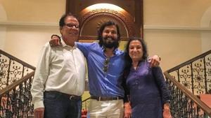 Randeep Hooda with his parents. Randeep Hooda with his parents.