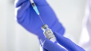 A vial with potential vaccine for the coronavirus disease (Covid-19) is pictured at the Imperial College London, London, Britain on June 10, 2020.(Reuters Photo) A vial with potential vaccine for the coronavirus disease (Covid-19) is pictured at the Imperial College London, London, Britain on June 10, 2020.(Reuters Photo)