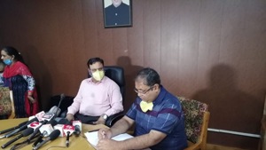 HPBOSE 12th Result 2020 Live: Board chairman Suresh Soni (Left) secretary Akshay Sood (right)(Naresh K Thakur/HT) HPBOSE 12th Result 2020 Live: Board chairman Suresh Soni (Left) secretary Akshay Sood (right)(Naresh K Thakur/HT)