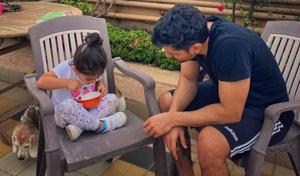 Kunal Kemmu shared an adorable photo with his daughter Inaaya. Kunal Kemmu shared an adorable photo with his daughter Inaaya.