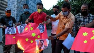 Activists of Bajrang Dal and Vishva Hindu Parishad (VHP) organisations burn Chinese flags and posters of Chinese President Xi Jinping, during an anti-China protest in Amritsar on June 17, 2020.(AFP) Activists of Bajrang Dal and Vishva Hindu Parishad (VHP) organisations burn Chinese flags and posters of Chinese President Xi Jinping, during an anti-China protest in Amritsar on June 17, 2020.(AFP)