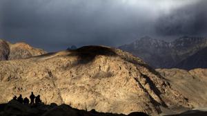 The June 15 clash marked the first Indian casualties in a border skirmish with PLA since October 1975, when Chinese troops ambushed an Indian patrol in Arunachal Pradesh’s Tulung La sector and shot four soldiers dead. The soldiers exchanged blows, threw stones at each other, and Chinese troops attacked Indian soldiers with iron rods and nail-studded clubs.(AP) The June 15 clash marked the first Indian casualties in a border skirmish with PLA since October 1975, when Chinese troops ambushed an Indian patrol in Arunachal Pradesh’s Tulung La sector and shot four soldiers dead. The soldiers exchanged blows, threw stones at each other, and Chinese troops attacked Indian soldiers with iron rods and nail-studded clubs.(AP)