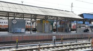 Stalls for food and other items closed at the Ludhiana Railway station on Friday.(GURPREET SINGH/HT) Stalls for food and other items closed at the Ludhiana Railway station on Friday.(GURPREET SINGH/HT)