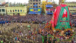 File photo of devotees pulling the chariots of Lord Jagannath, Balarama and Subhadra during Puri Rath Yatra in 2019.(PTI) File photo of devotees pulling the chariots of Lord Jagannath, Balarama and Subhadra during Puri Rath Yatra in 2019.(PTI)