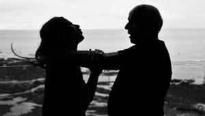 Alia Bhatt has shared a throwback picture with father Mahesh Bhatt. Alia Bhatt has shared a throwback picture with father Mahesh Bhatt.