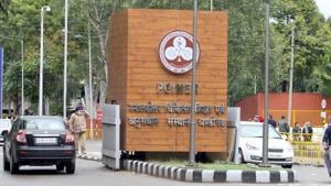 Punjab and Haryana High Court has effectively stopped PGIMER employee unions from going on strike.(Hindustan Times) Punjab and Haryana High Court has effectively stopped PGIMER employee unions from going on strike.(Hindustan Times)