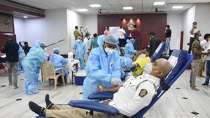 Over 4,000 Maharashtra police men have so far contracted the disease.(PTI Photo/Representative use) Over 4,000 Maharashtra police men have so far contracted the disease.(PTI Photo/Representative use)