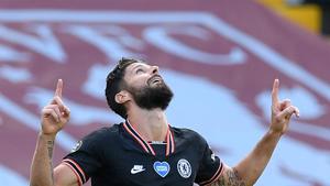 Chelsea's Olivier Giroud celebrates scoring their second goal.(REUTERS) Chelsea's Olivier Giroud celebrates scoring their second goal.(REUTERS)
