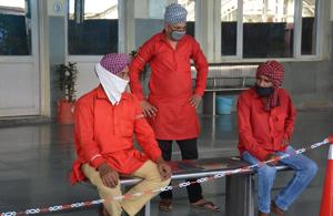 Porters waiting for passengers at the Chandigarh railway station.(SANT ARORA/HT) Porters waiting for passengers at the Chandigarh railway station.(SANT ARORA/HT)