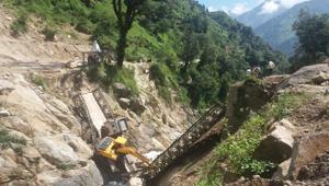 The collapsed bridge near Minsiyari in Uttarakhand’s Pithoragarh district.(HT PHOTO) The collapsed bridge near Minsiyari in Uttarakhand’s Pithoragarh district.(HT PHOTO)