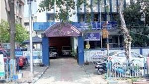 Upon the revelation of the patient’s health condition, panic gripped the entire police station. The man was asked to sit under the shade of a tree in a corner of the garage adjacent to the police station. Upon the revelation of the patient’s health condition, panic gripped the entire police station. The man was asked to sit under the shade of a tree in a corner of the garage adjacent to the police station.