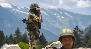 This is Naravane’s second visit to Leh, the headquarters of 14 Corps, since border tensions with China erupted last month. He earlier visited the area on May 22.(PTI photo) This is Naravane’s second visit to Leh, the headquarters of 14 Corps, since border tensions with China erupted last month. He earlier visited the area on May 22.(PTI photo)