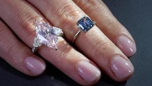 A Fancy Intense Pink marquise-shaped diamond weighing 7.00 carats, (estimated US$ 2.5 - 3.5 million) and a Fancy Vivid Blue step-cut diamond weighing 3.01 carats (estimated US$ 4.3 - 6.3 million) are pictured during a media presentation at Sotheby's before the resuming of live jewellery auctions after the coronavirus (COVID-19) lockdown in Geneva, Switzerland, June 21, 2020.(REUTERS/Denis Balibouse) A Fancy Intense Pink marquise-shaped diamond weighing 7.00 carats, (estimated US$ 2.5 - 3.5 million) and a Fancy Vivid Blue step-cut diamond weighing 3.01 carats (estimated US$ 4.3 - 6.3 million) are pictured during a media presentation at Sotheby's before the resuming of live jewellery auctions after the coronavirus (COVID-19) lockdown in Geneva, Switzerland, June 21, 2020.(REUTERS/Denis Balibouse)
