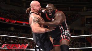 Mark Henry fighting the Big Show.(WWE) Mark Henry fighting the Big Show.(WWE)