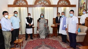 The four NPP MLAs met Manipur Governor Najma Heptullah at the Raj Bhawan in Imphal on Thursday and submitted a letter extending support to the government.(https://twitter.com/nheptulla/status/1276090211206742017) The four NPP MLAs met Manipur Governor Najma Heptullah at the Raj Bhawan in Imphal on Thursday and submitted a letter extending support to the government.(https://twitter.com/nheptulla/status/1276090211206742017)