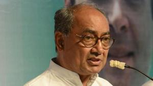 Congress leader Digvijaya Singh was protesting against the hike in fuel prices, an FIR has been filed against him.(HT File photo) Congress leader Digvijaya Singh was protesting against the hike in fuel prices, an FIR has been filed against him.(HT File photo)