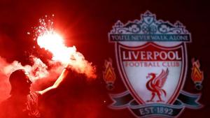 Soccer Football - Premier League - Liverpool fans celebrate winning the Premier League - Liverpool, Britain - June 25, 2020 Liverpool fans celebrate winning the Premier League with flares outside Anfield after Chelsea won their match against Manchester City REUTERS/Phil Noble TPX IMAGES OF THE DAY(REUTERS) Soccer Football - Premier League - Liverpool fans celebrate winning the Premier League - Liverpool, Britain - June 25, 2020 Liverpool fans celebrate winning the Premier League with flares outside Anfield after Chelsea won their match against Manchester City REUTERS/Phil Noble TPX IMAGES OF THE DAY(REUTERS)