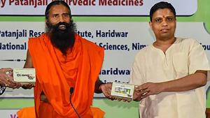 Baba Ramdev with Acharya Balkrishna launched an Ayurvedic medicine kit that they claimed can treat coronavirus patients within seven days on June 23, 2020.(@PypAyurved/Twitter Photo) Baba Ramdev with Acharya Balkrishna launched an Ayurvedic medicine kit that they claimed can treat coronavirus patients within seven days on June 23, 2020.(@PypAyurved/Twitter Photo)
