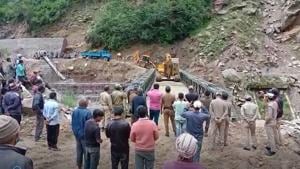 BRO officials and local police monitoring the resumption of traffic after the construction of new Bailey bridge in Pithoragarh on Saturday.(HT Video)