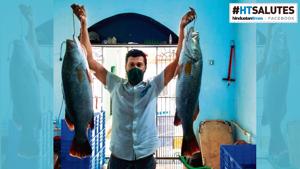 Ganesh Nakhawa helped Maharashtra’s fisherfolk community increase their earnings during the lockdown.(HT Photo) Ganesh Nakhawa helped Maharashtra’s fisherfolk community increase their earnings during the lockdown.(HT Photo)