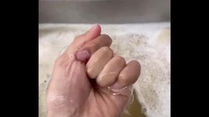 The image shows the camera person washing one of their hands.(Reddit/Rad-Panda-) The image shows the camera person washing one of their hands.(Reddit/Rad-Panda-)